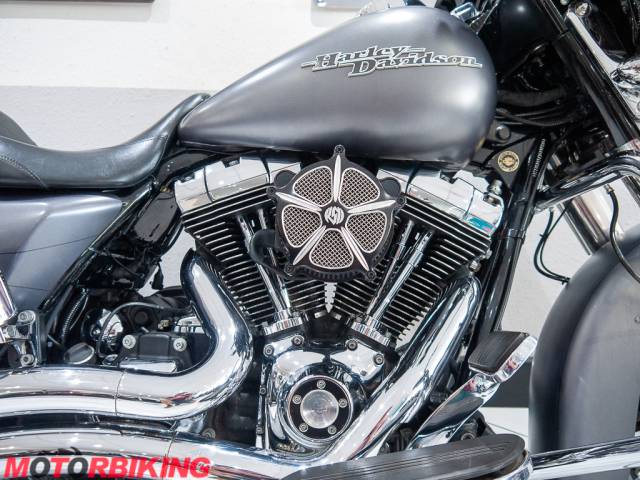 2016 Harley-Davidson STREET GLIDE SPECIAL FLHXS Photo #2