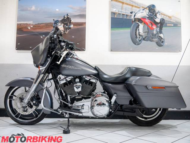 2016 Harley-Davidson STREET GLIDE SPECIAL FLHXS Photo #9