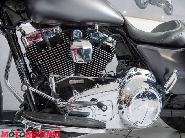 2016 Harley-Davidson STREET GLIDE SPECIAL FLHXS Photo #13