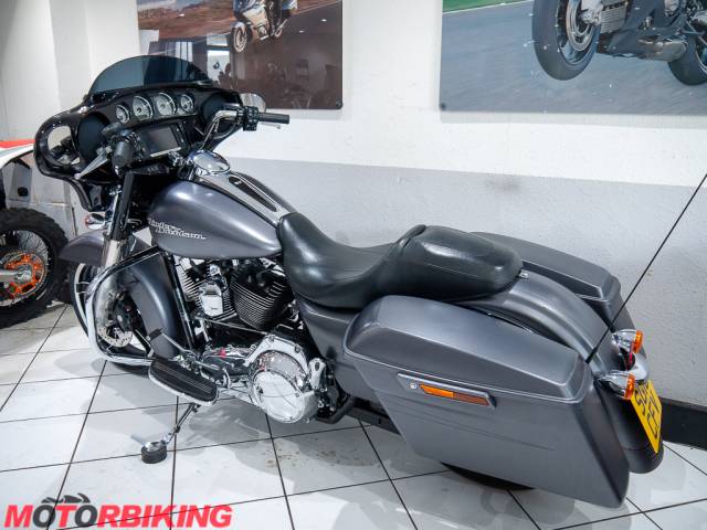 2016 Harley-Davidson STREET GLIDE SPECIAL FLHXS Photo #16