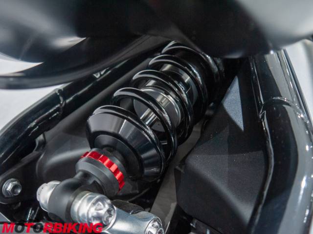 2020 Triumph BONNEVILLE 1200 BOBBER BLACK Photo #5