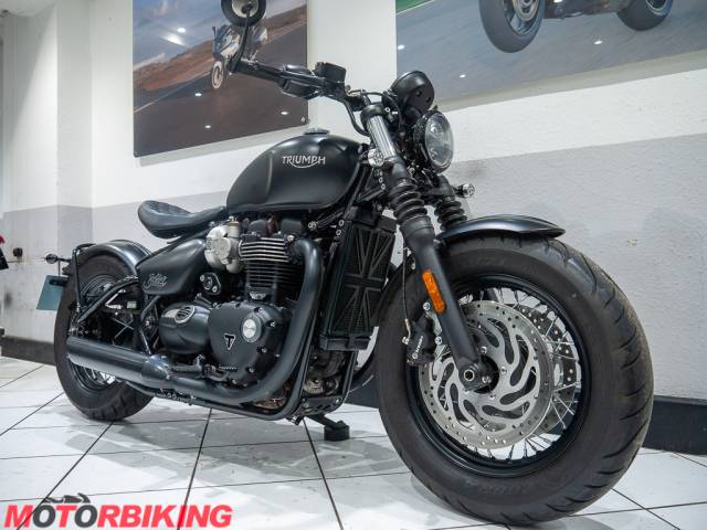 2020 Triumph BONNEVILLE 1200 BOBBER BLACK Photo #7