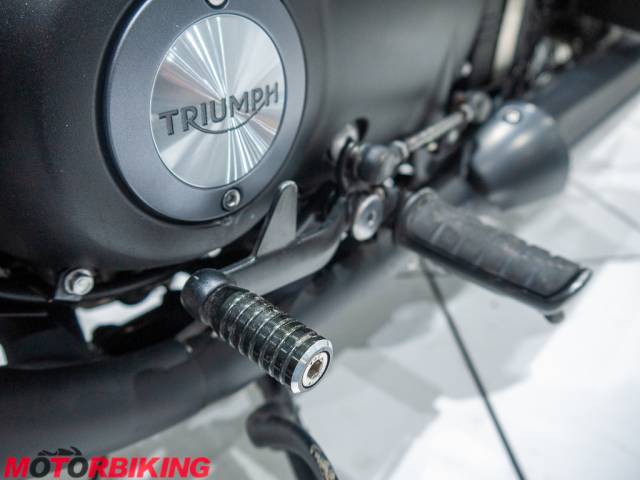 2020 Triumph BONNEVILLE 1200 BOBBER BLACK Photo #36