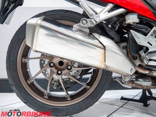 2018 Honda VFR800F Photo #4