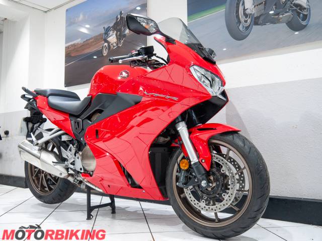 2018 Honda VFR800F Photo #2