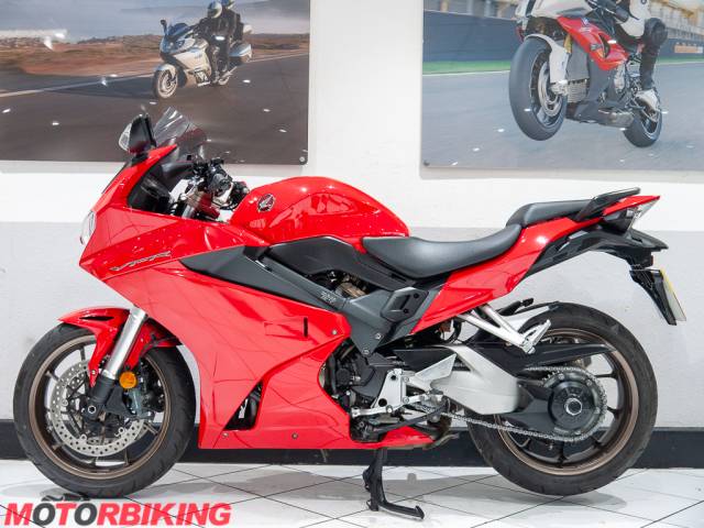 2018 Honda VFR800F Photo #17