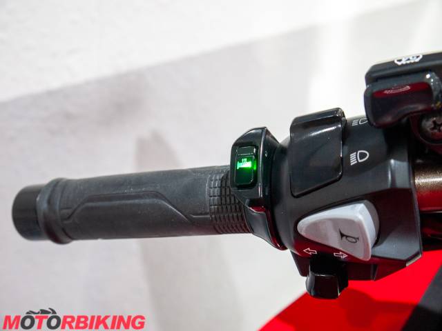 2018 Honda VFR800F Photo #16