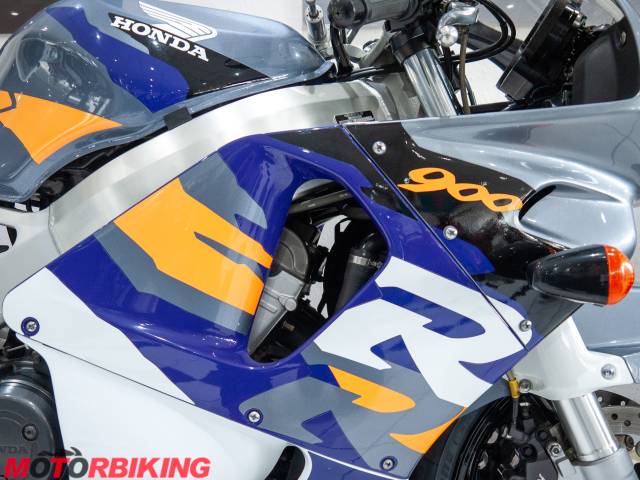 1996 Honda CBR900RR-T FIREBLADE Photo #2