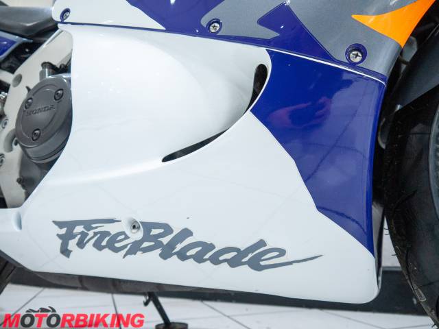 1996 Honda CBR900RR-T FIREBLADE Photo #3