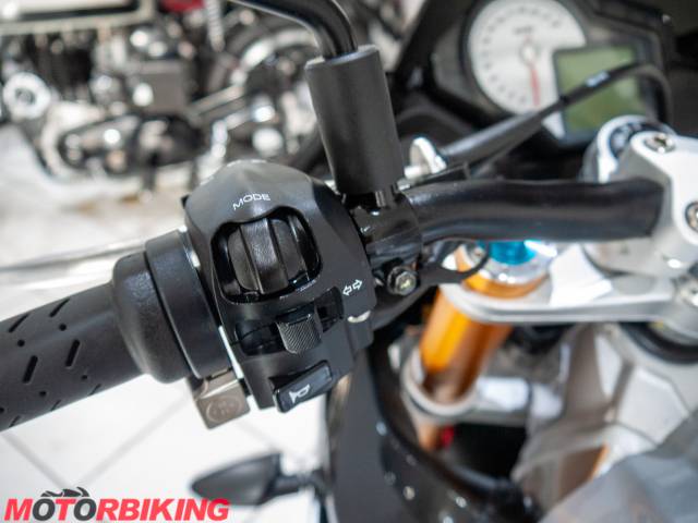 2016 Aprilia TUONO V4 1100  FACTORY Photo #23