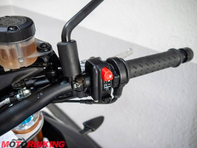 2016 Aprilia TUONO V4 1100  FACTORY Photo #25