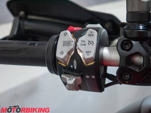 2022 Ducati MULTISTRADA V2S TRAVEL Photo #24