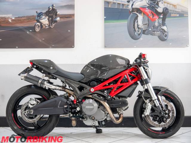 2010 Ducati MONSTER 696 + Photo #1
