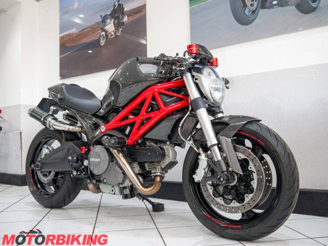 2010 Ducati MONSTER 696 + Photo #2
