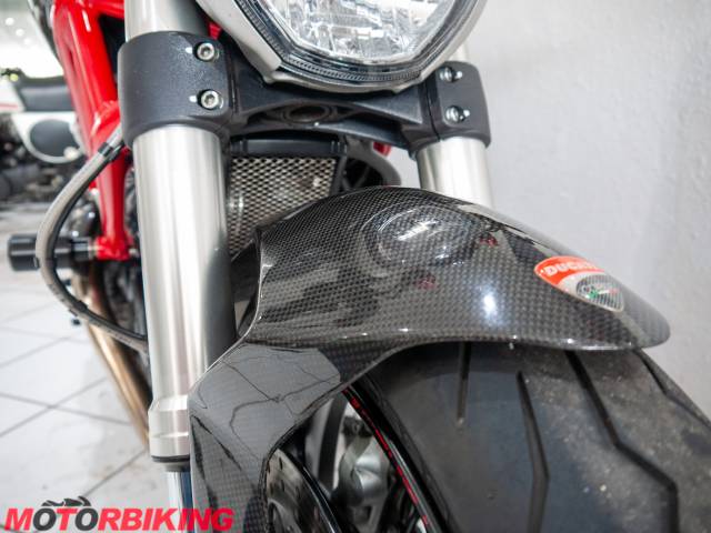 2010 Ducati MONSTER 696 + Photo #8