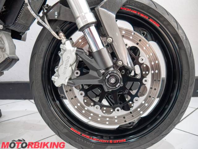 2010 Ducati MONSTER 696 + Photo #9