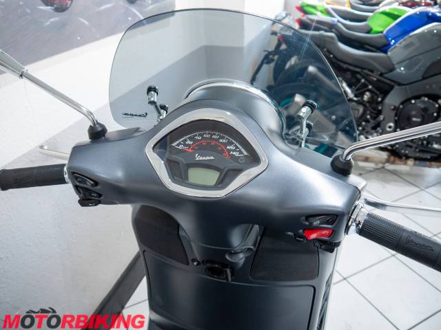 2021 Piaggio VESPA GTS 300 SUPERSPORT ABS Photo #13