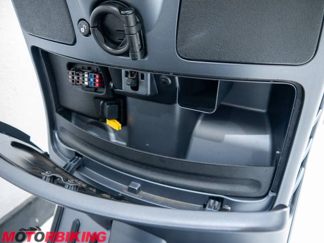 2021 Piaggio VESPA GTS 300 SUPERSPORT ABS Photo #15