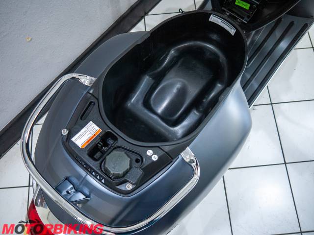 2021 Piaggio VESPA GTS 300 SUPERSPORT ABS Photo #17