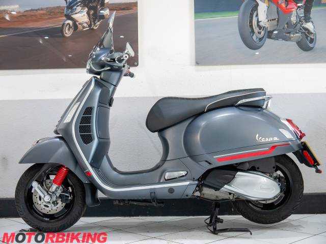 2021 Piaggio VESPA GTS 300 SUPERSPORT ABS Photo #19