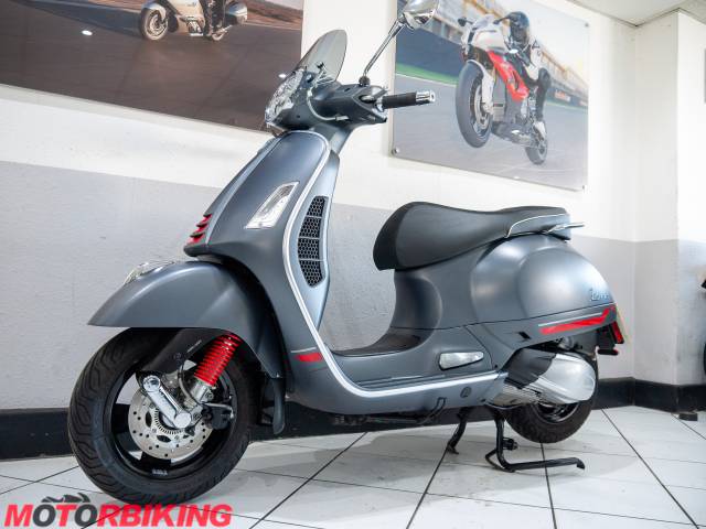 2021 Piaggio VESPA GTS 300 SUPERSPORT ABS Photo #20