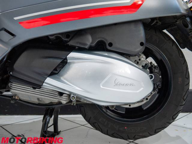2021 Piaggio VESPA GTS 300 SUPERSPORT ABS Photo #23