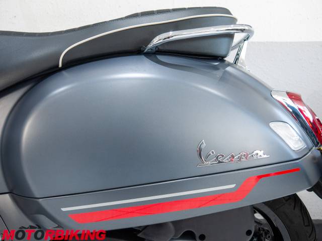 2021 Piaggio VESPA GTS 300 SUPERSPORT ABS Photo #24