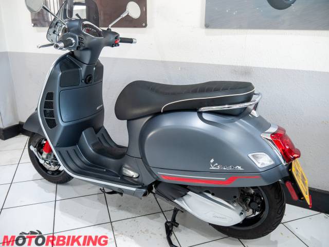 2021 Piaggio VESPA GTS 300 SUPERSPORT ABS Photo #25