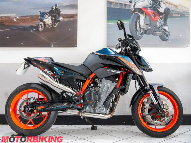 2022 KTM 890 DUKE  R Photo #1