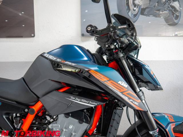 2022 KTM 890 DUKE  R Photo #7