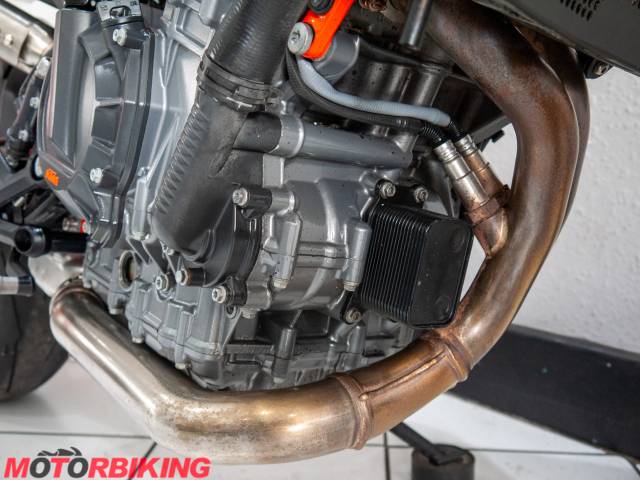 2022 KTM 890 DUKE  R Photo #10