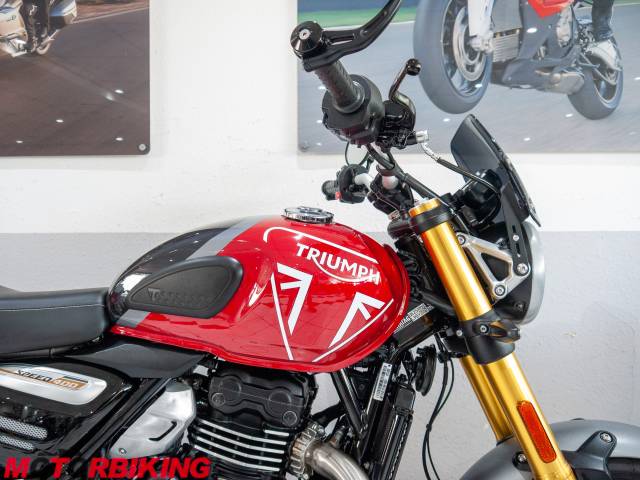 2025 Triumph SPEED 400 Photo #2