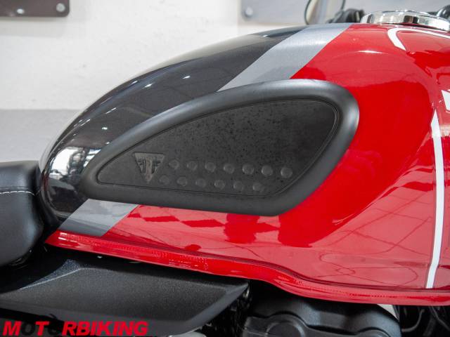 2025 Triumph SPEED 400 Photo #7