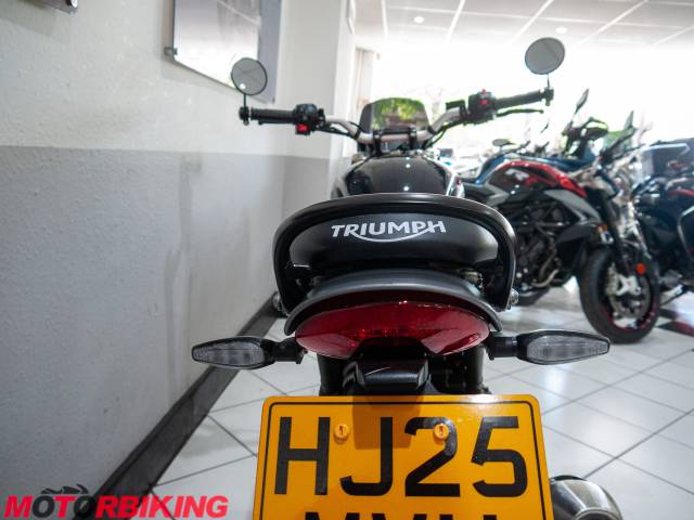 2025 Triumph SPEED 400 Photo #11