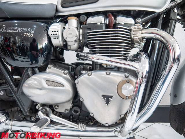 2018 Triumph BONNEVILLE T120 Photo #5