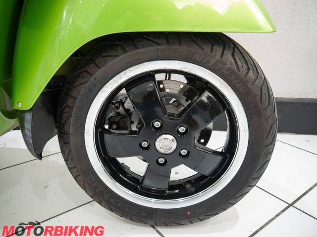2017 Piaggio GTS300 SUPER ABS VESPA Photo #11