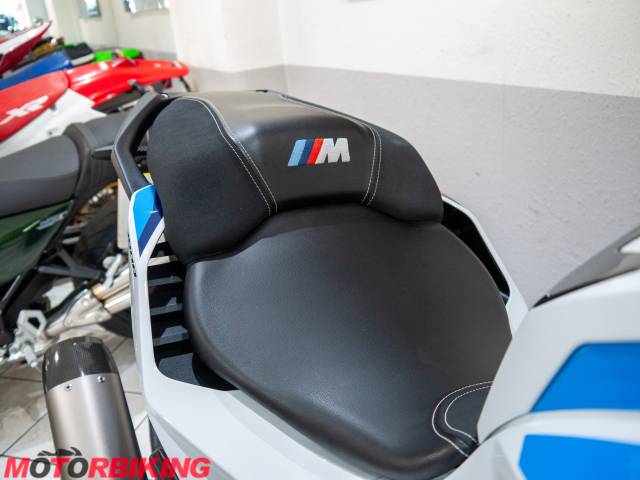 2025 BMW M1000 XR Photo #16