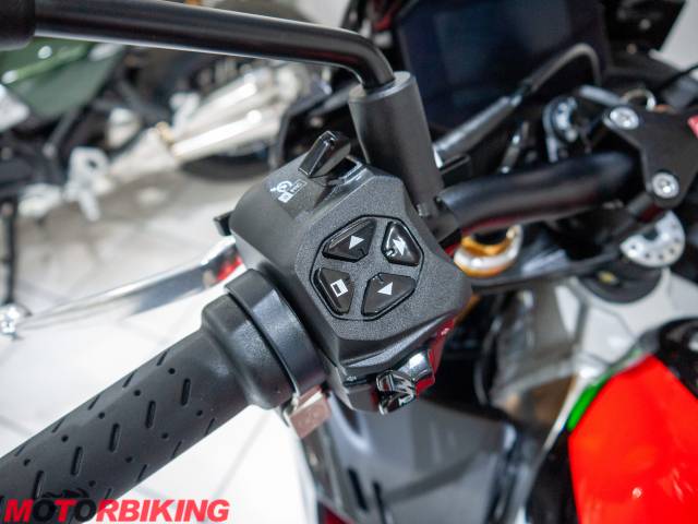 2021 Aprilia TUONO V4 1100 FACTORY Photo #30