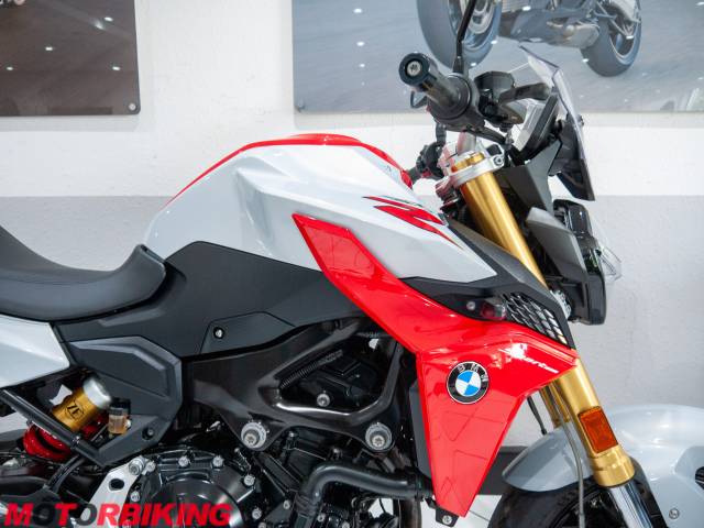 2021 BMW F900R SE Photo #4