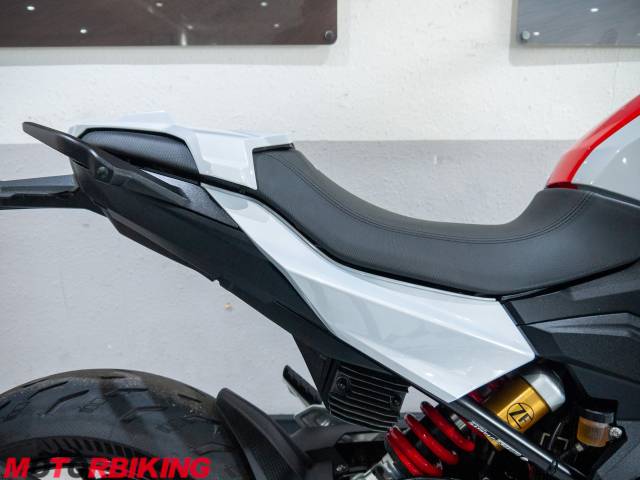 2021 BMW F900R SE Photo #16