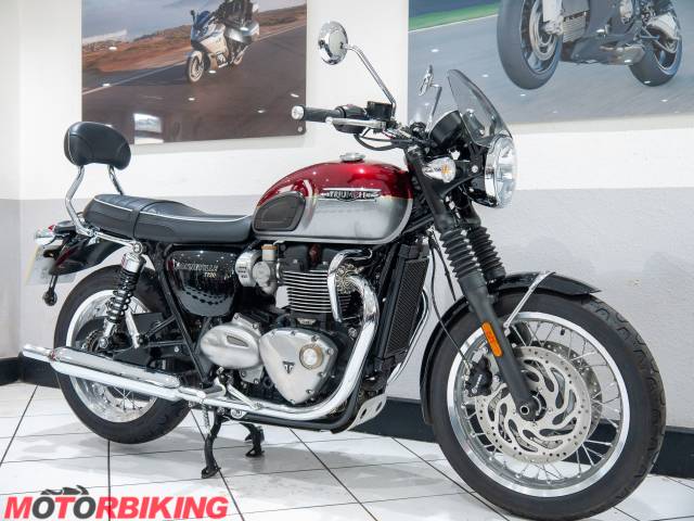 2022 Triumph BONNEVILLE T120 Photo #2