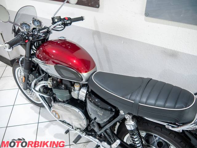 2022 Triumph BONNEVILLE T120 Photo #34