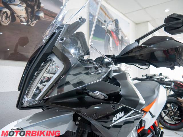 2023 KTM 890 SMT Photo #17