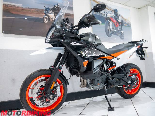 2023 KTM 890 SMT Photo #16