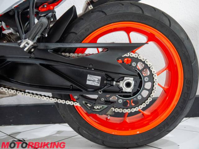 2023 KTM 890 SMT Photo #20