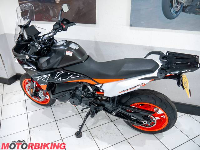 2023 KTM 890 SMT Photo #21