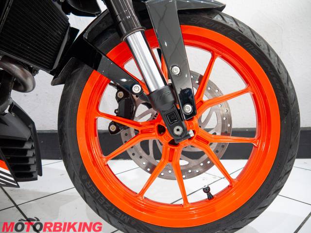 2016 KTM 390 DUKE Photo #13