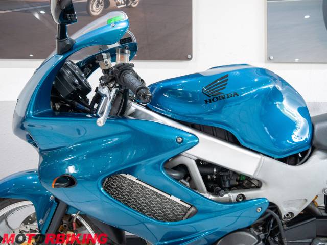 2002 Honda VTR1000 FIRESTORM Photo #17