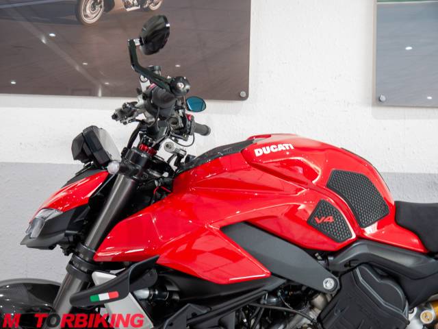 2020 Ducati STREETFIGHTER V4 Photo #22
