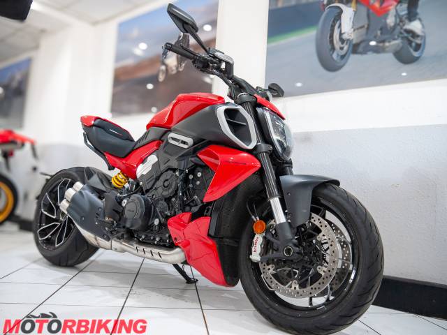 2025 Ducati DIAVEL V4 Photo #2